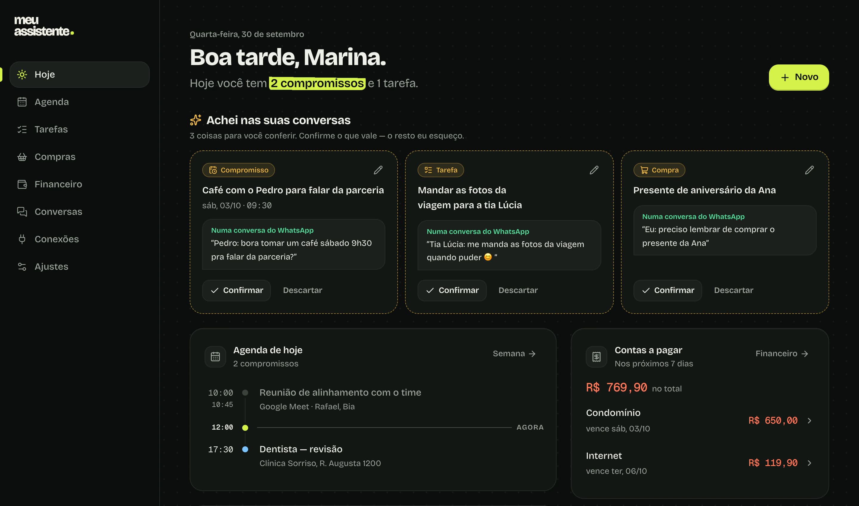 O painel do Meu Assistente na web, no Hoje: “Boa tarde, Marina. Hoje você tem 2 compromissos e 1 tarefa.” Embaixo, o que ele achou nas conversas para confirmar — um café com o Pedro, as fotos para a tia Lúcia, o presente da Ana —, a agenda do dia e as contas a pagar.